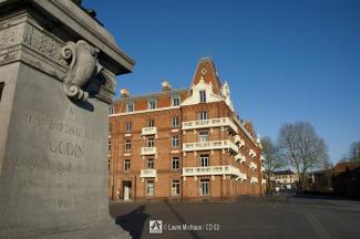 Aile gauche : façades et balcons restaurés 2