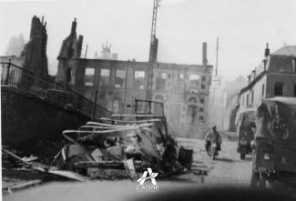 Colonne motorisée allemande dans Rozoy-sur-Serre, mai 1940. © Arch. dép. Aisne, 2 Fi 9 Colonne motorisée allemande dans Rozoy-sur-Serre, mai 1940. © Arch. dép. Aisne, 2 Fi 9