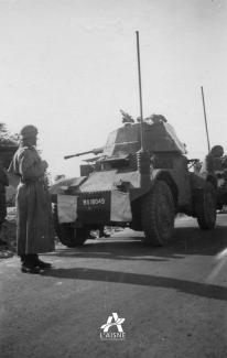 Automitrailleuse française AMD 178 Panhard capturée par l’armée allemande dans le Laonnois, mai 1940. © Arch. dép. Aisne, 2 Fi 13 Automitrailleuse française AMD 178 Panhard capturée par l’armée allemande dans le Laonnois, mai 1940. © Arch. dép. Aisne, 2 Fi 13
