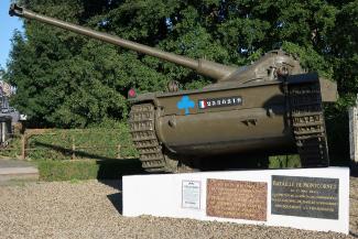 Char AMX-13 du monument en souvenir des combats des 15 et 17 mai à Montcornet ©CD02 Char AMX-13 du monument en souvenir des combats des 15 et 17 mai à Montcornet ©CD02
