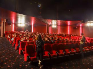 Public dans une salle de cinéma Public dans une salle de cinéma