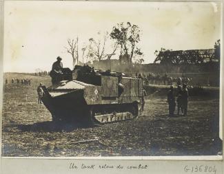 Un tank de retour du combat ©BNF Gallica