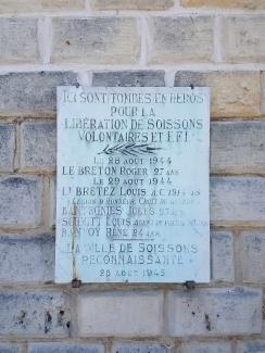 La plaque commémorative de la rue Méchain à Soissons La plaque commémorative de la rue Méchain à Soissons