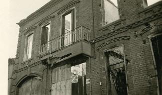 Maison détruite au cours de combats du 20 mai 1940 dans l’actuelle rue Charles de Gaulle à Wassigny ©Arch. dép. Aisne 2 Fi 1038