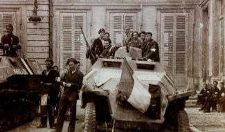 Soissons le 30 août 1944, cour de l'hôtel de ville ©Archives du Musée de la Résistance et de la Déportation de Tergnier