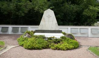 Le monument du cimetière militaire danois de Braine ©CD02 Le monument du cimetière militaire danois de Braine ©CD02