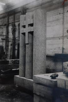 Le monument dans l’atelier du sculpteur