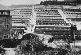 Vue du camp de Flossenbürg après sa libération en avril 1945 ©US Army Vue du camp de Flossenbürg après sa libération en avril 1945 ©US Army