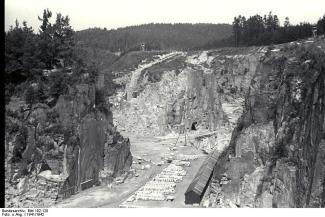 L'une des carrières du camp de Mauthausen ©Bundesarchiv Bild 192-120 L'une des carrières du camp de Mauthausen ©Bundesarchiv Bild 192-120