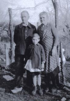Claire et Marcel Levavasseur avec Jean Golgevit ©Arch. fam. Claire et Marcel Levavasseur avec Jean Golgevit ©Arch. fam.