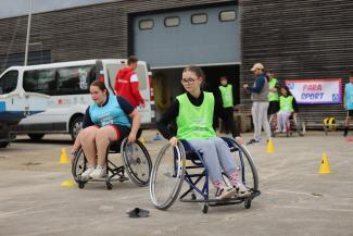 Cap college olympique course en fauteuil