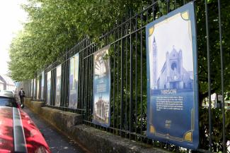 Exposition 100 ans de l'art deco sur les grilles de la prefecture