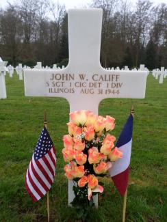 La tombe du Staff Sergeant John W. CALIFF au Epinal American Cemetery La tombe du Staff Sergeant John W. CALIFF au Epinal American Cemetery