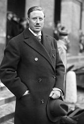 André Daublain lors de la remise de la légion d’honneur à Pierre Sellier le 18 février 1926 aux Invalides ©BNF Gallica Agence Rol