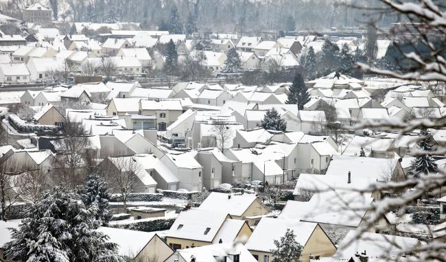 Vue quartier residentiel enneigé à Laon