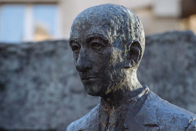 Statue de François Mauriac à Paris