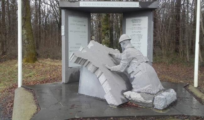 Le monument de l’Etoile à la mémoire des 24 militaires français « Morts pour la France » sur le territoire de Saint-Michel au cours des combats des 16, 17 et 18 mai 1940 ©Association Saint-Michelloise du Souvenir de Mai 1940 Le monument de l’Etoile à la mémoire des 24 militaires français « Morts pour la France » sur le territoire de Saint-Michel au cours des combats des 16, 17 et 18 mai 1940 ©Association Saint-Michelloise du Souvenir de Mai 1940