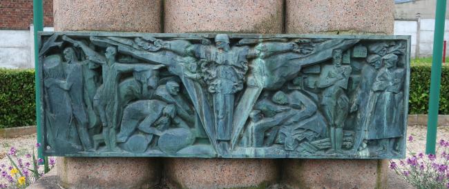 Bas-relief en bronze sur les parachutages ©Arch. dép. Aisne SC/4M301