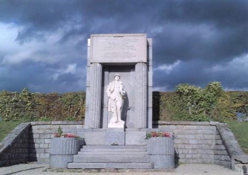 Lieutenant Bouxin < Cimetière < Aubenton < Aisne < HDF