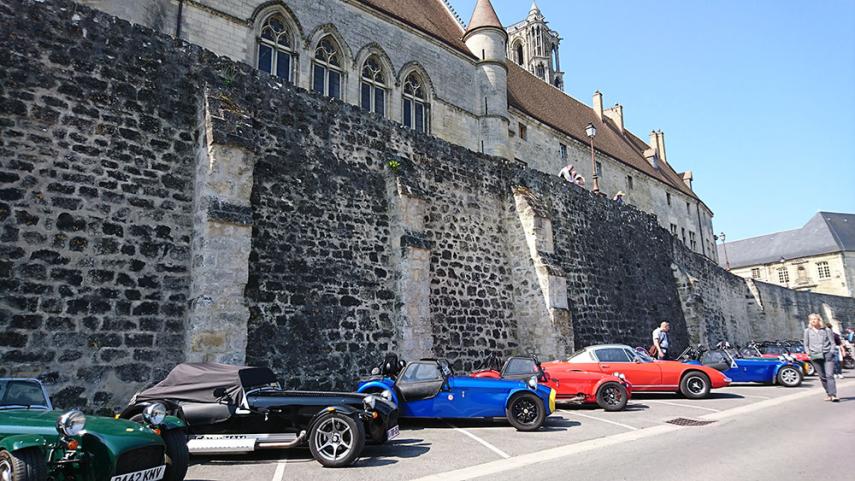 Circuit Historique expo voitures III < Laon < Aisne < Hauts-de-France